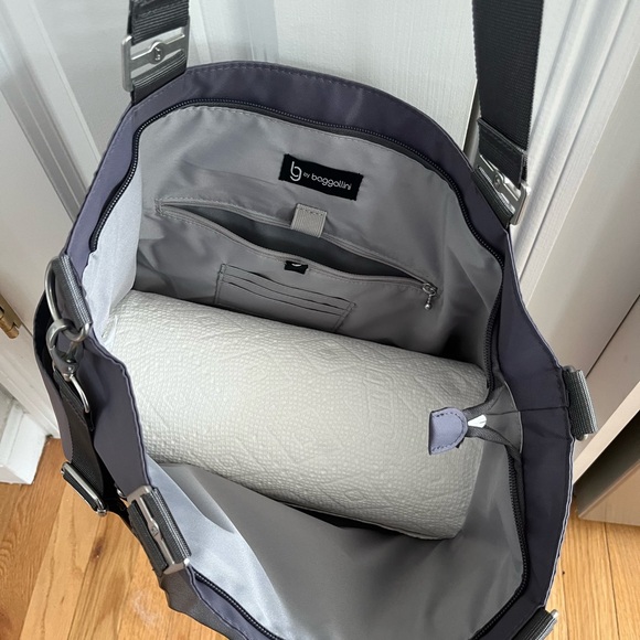 Large Gray Baggalini Tote - Picture 4 of 6